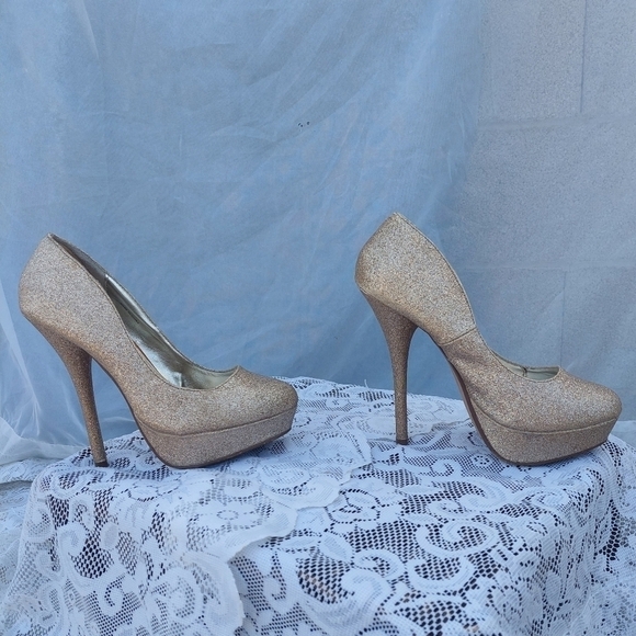 FOREVER 21 Gold Platform Heels size 7 - Picture 5 of 13